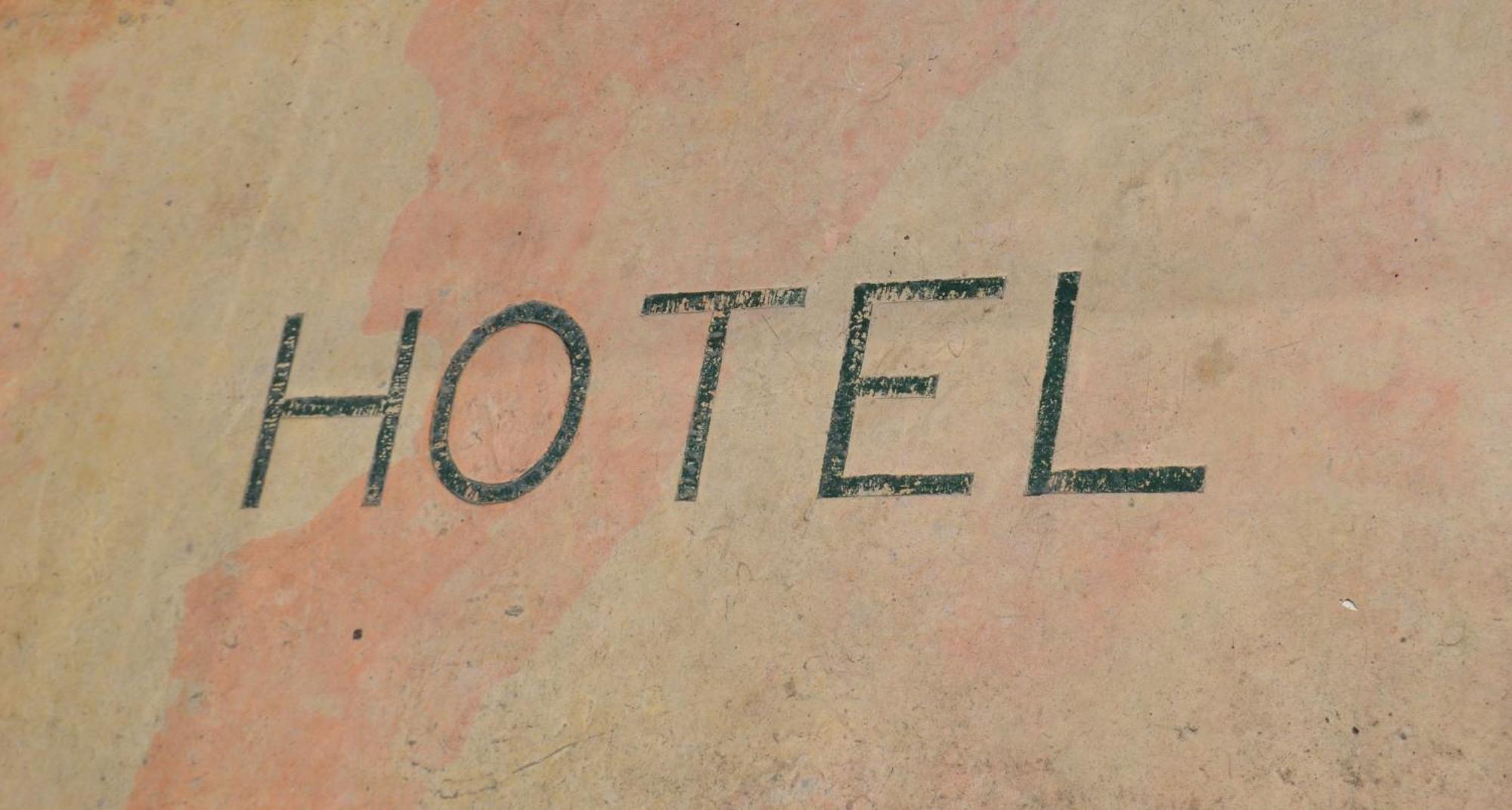 Hotel Du Commerce Pont-Saint-Esprit Ngoại thất bức ảnh